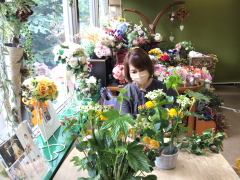 瑠璃玉アザミが可愛いまーるい花のアレンジ 瑠璃玉アザミが可愛いまーるい花のアレンジ