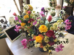 春の花いっぱいのアレンジメント 春の花いっぱいのアレンジメント