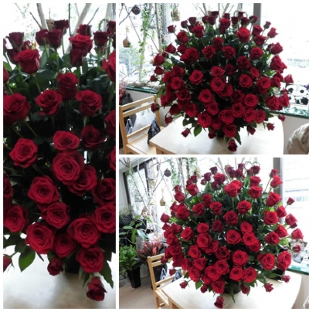 赤バラ１００本のスタンド花